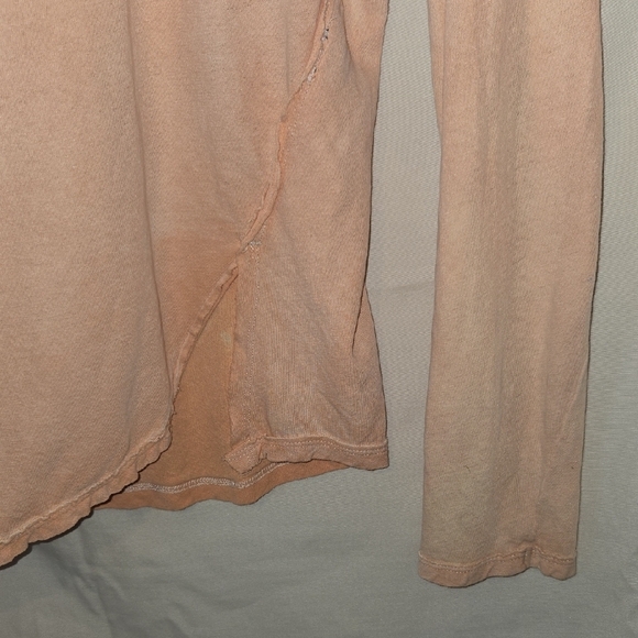 We The Free "First Love" Long Sleeve Oversize Top In Peach Womens Medium - Picture 5 of 7